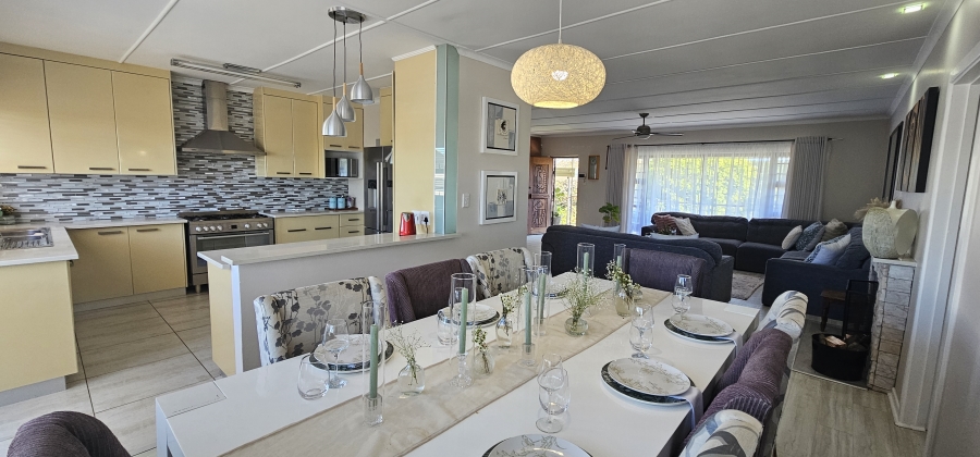 6 Bedroom Property for Sale in Gonubie Eastern Cape